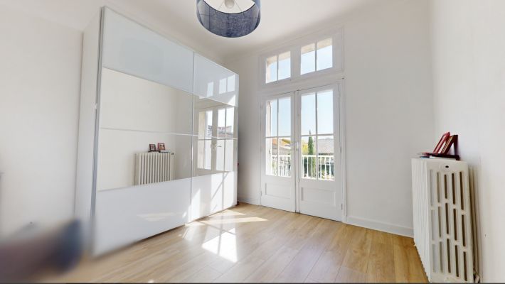 Prestige Property with Pool in Superb Location