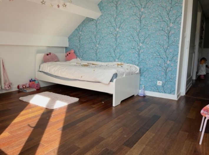 Prestige Property with Pool in Superb Location