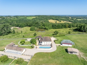 Detached Country House with Large Pool and Business