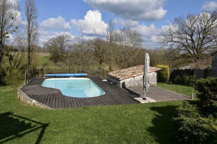 Detached Country House with Pool and Open Views