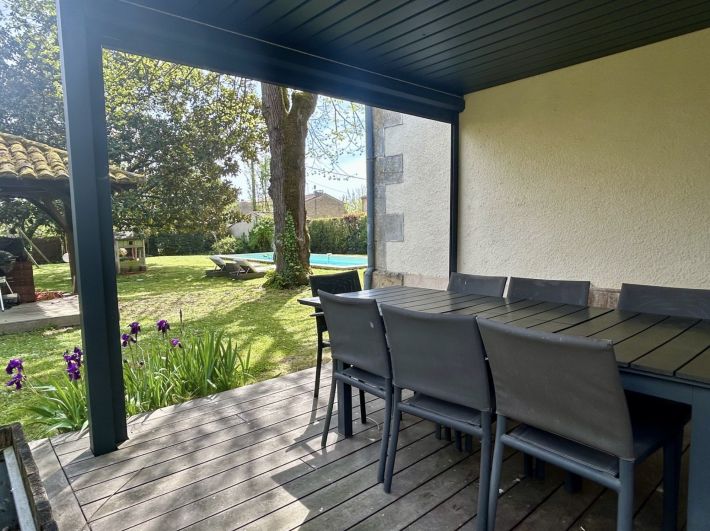 Detached House with Lovely Swimming Pool