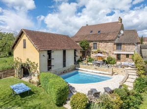 Detached Country House with Open View snd Pool