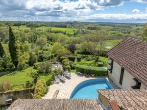 Detached Country House with Open View snd Pool
