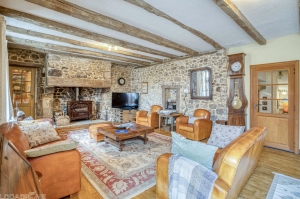 Detached Country House with Open View snd Pool