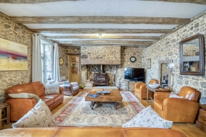 Detached Country House with Open View snd Pool