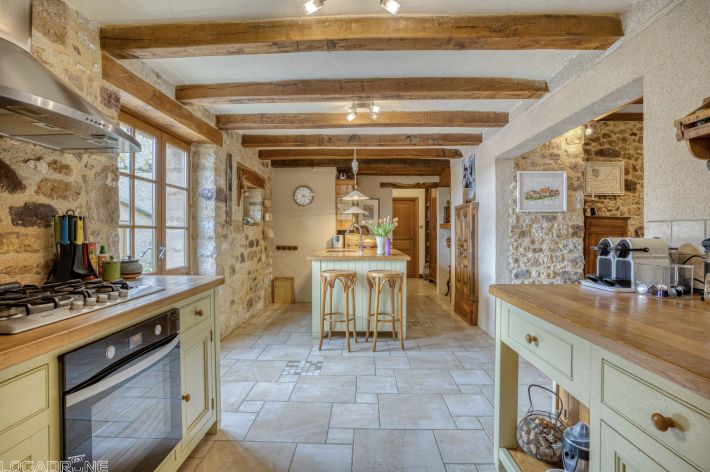 Detached Country House with Open View snd Pool