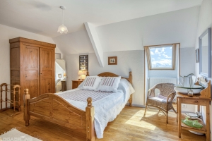 Detached Country House with Open View snd Pool