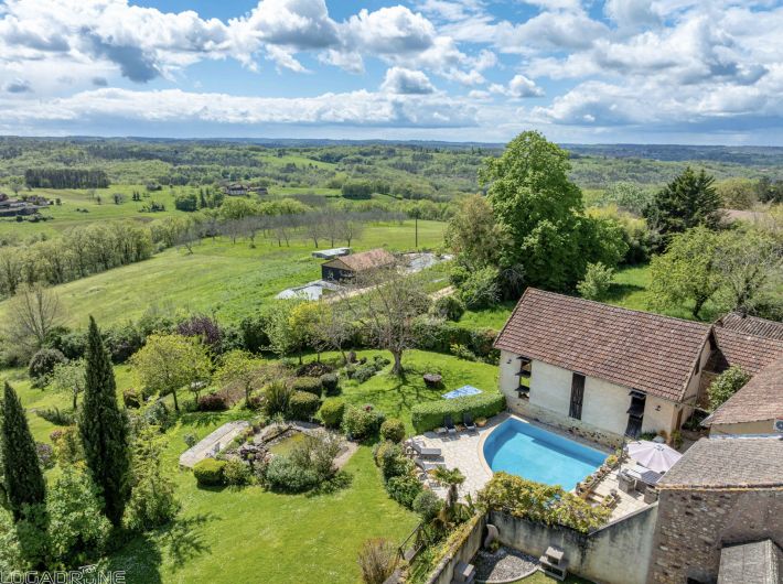 Detached Country House with Open View snd Pool