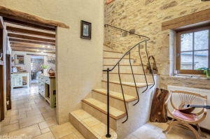 Detached Country House with Open View snd Pool