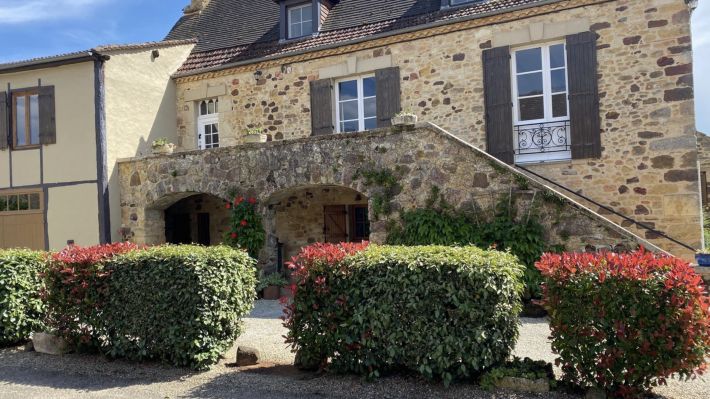 Detached Country House with Open View snd Pool