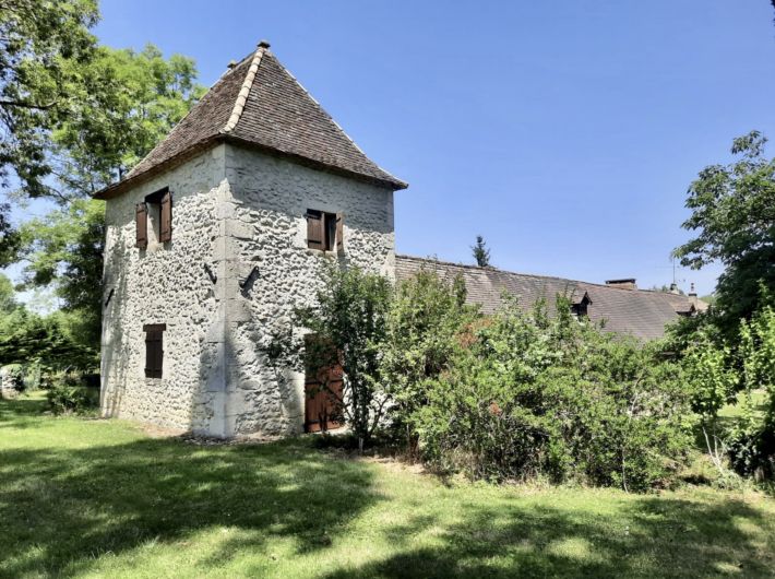 Detached Country House with Swimming Pool