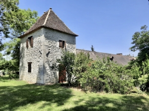 Detached Country House with Swimming Pool