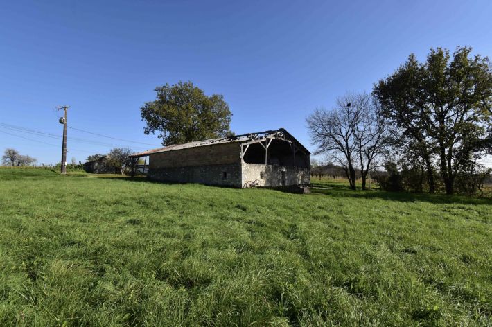 Large Barn in the Countryside to Develop