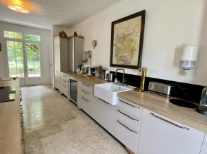 Beautifully Appointed Detached House with Garden