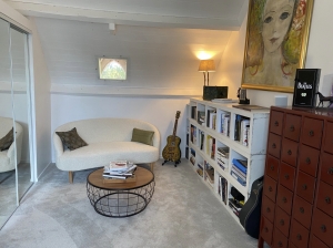 Beautifully Appointed Detached House with Garden