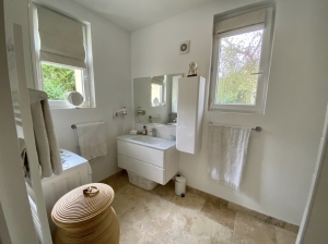 Beautifully Appointed Detached House with Garden
