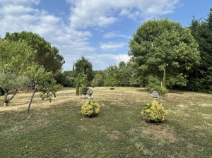 Beautifully Appointed Detached House with Garden