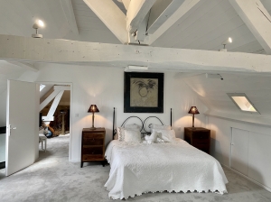 Beautifully Appointed Detached House with Garden