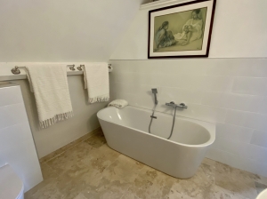 Beautifully Appointed Detached House with Garden