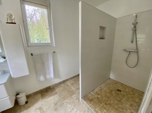 Beautifully Appointed Detached House with Garden