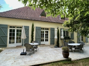 Beautifully Appointed Detached House with Garden