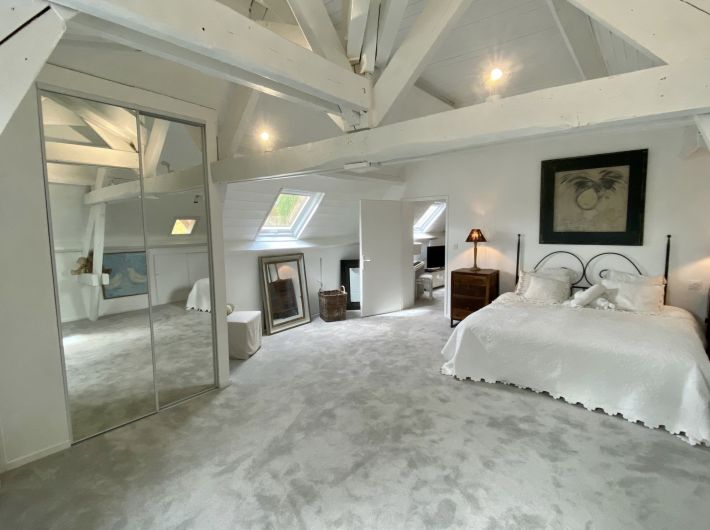 Beautifully Appointed Detached House with Garden