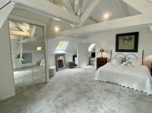 Beautifully Appointed Detached House with Garden