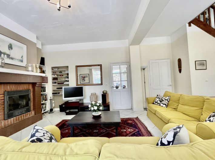Detached House with Guest House and Swimming Pool