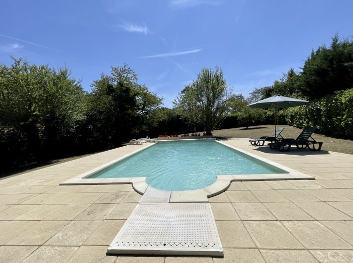 Detached House with Guest House and Swimming Pool