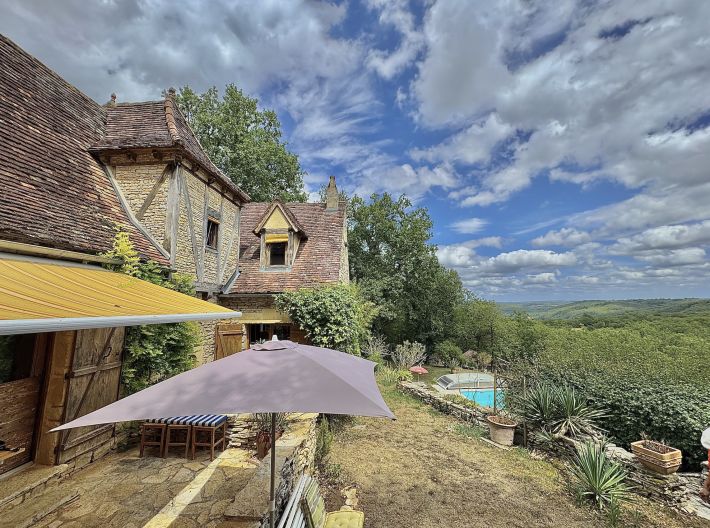 Detached Country House with Swimming Pool and Open Views