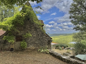 Detached Country House with Swimming Pool and Open Views