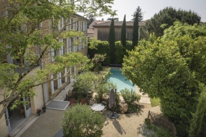 Mansion House with Guest House and Pool