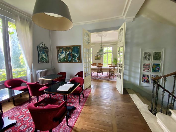 Mansion House with Guest House and Pool