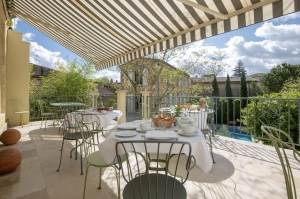 Mansion House with Guest House and Pool