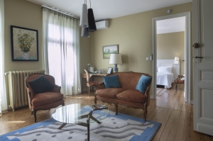 Mansion House with Guest House and Pool