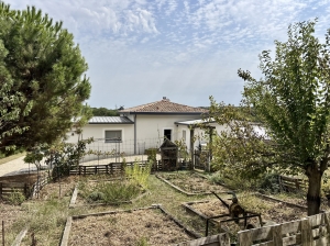 Architect Designed Detached House with Swimming Pool