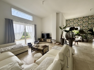 Architect Designed Detached House with Swimming Pool