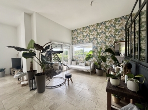 Architect Designed Detached House with Swimming Pool