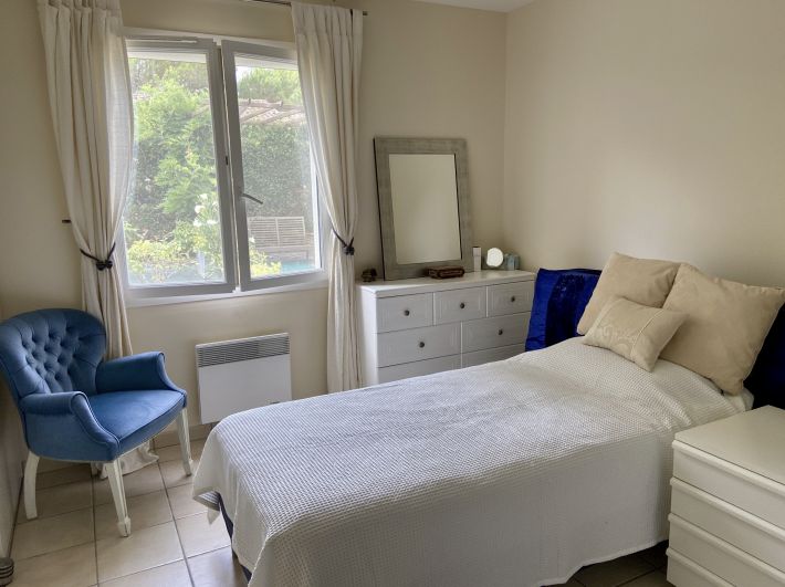 Detached House with Landscaped Garden by the Coast