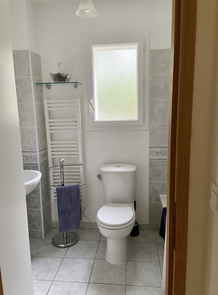 Detached House with Landscaped Garden by the Coast