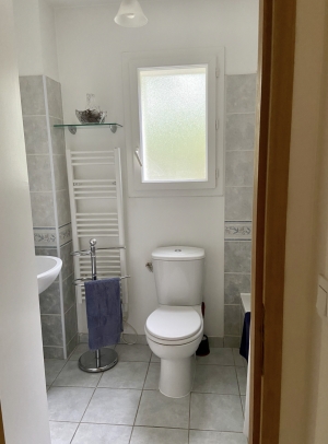 Detached House with Landscaped Garden by the Coast