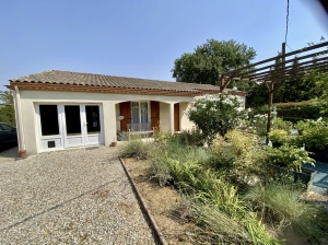 Detached House with Landscaped Garden by the Coast