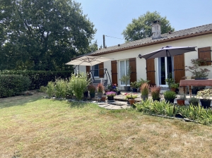 Detached House with Landscaped Garden by the Coast
