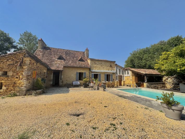 Detached House and Garden with Swimming Pool