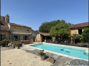 Detached House and Garden with Swimming Pool