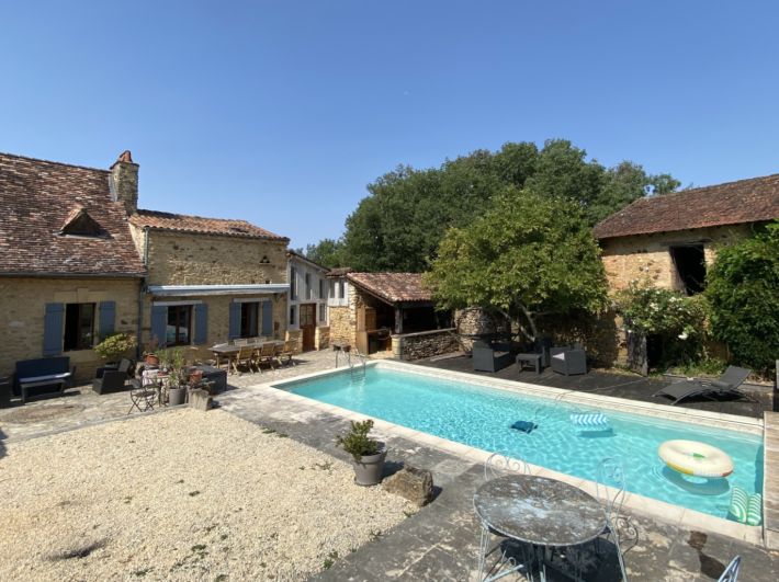 Detached House and Garden with Swimming Pool