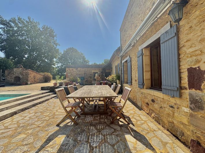 Detached House and Garden with Swimming Pool