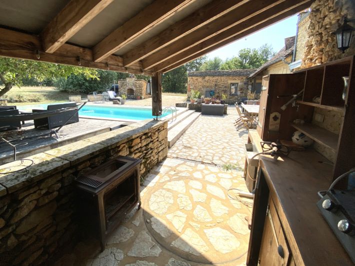 Detached House and Garden with Swimming Pool