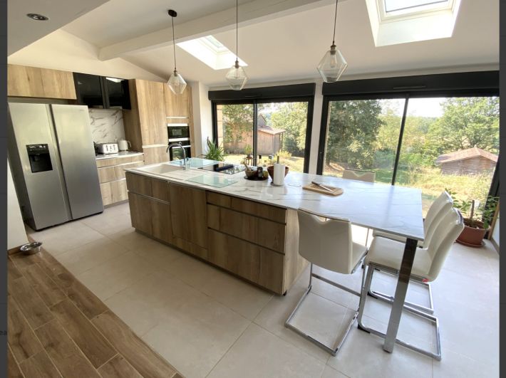 Detached House and Garden with Swimming Pool