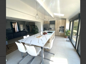 Detached House and Garden with Swimming Pool